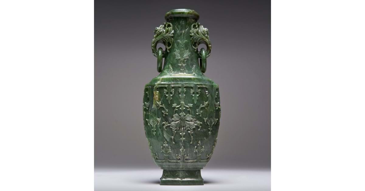 410 green vase.jpg 