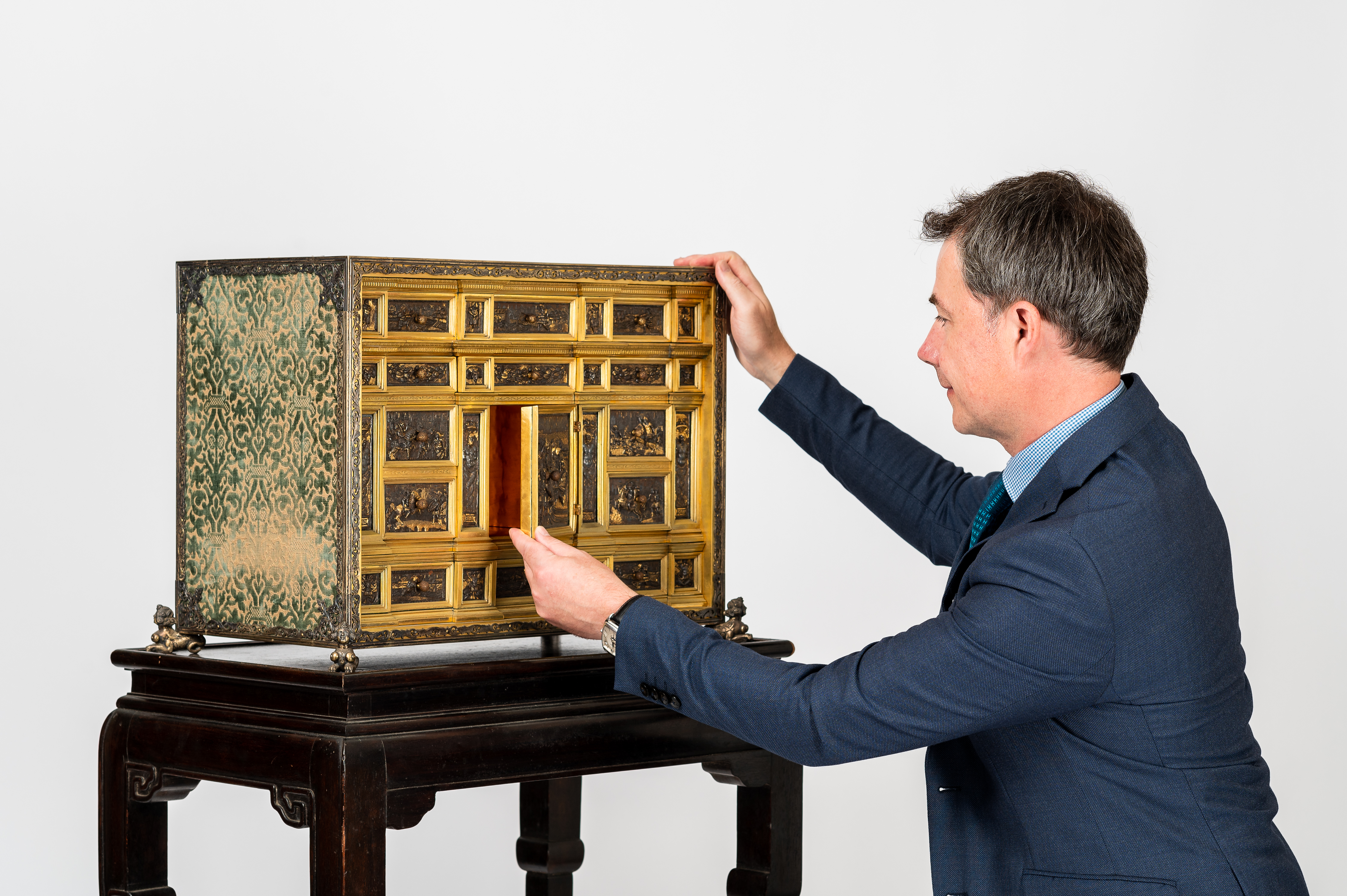 Selling at auction Image