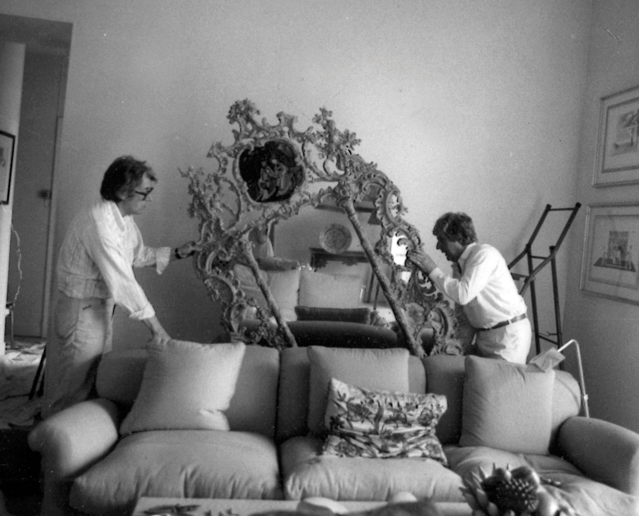 Derke and Peter decorating.jpg 