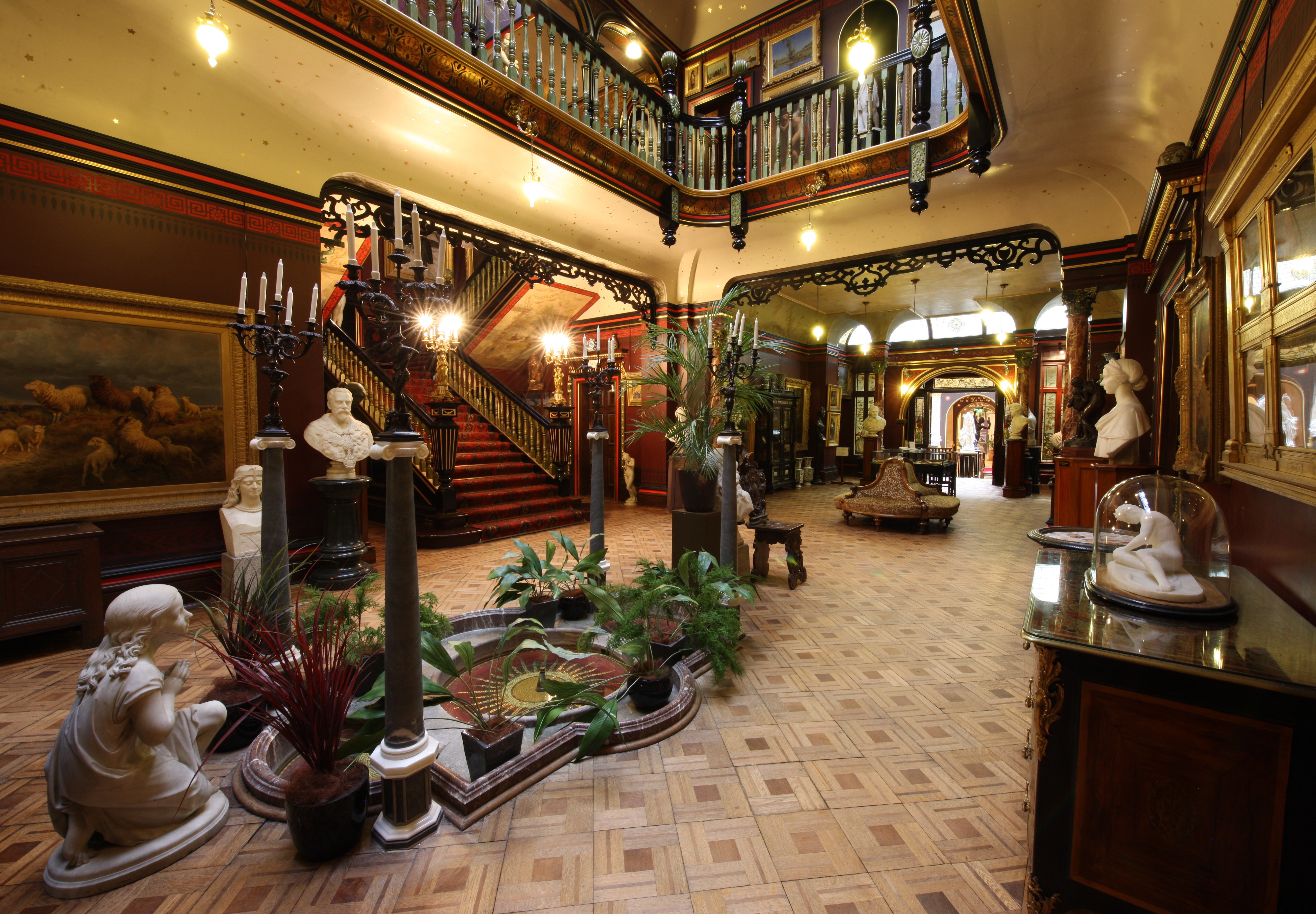 Russell-Cotes Main Hall.jpg 